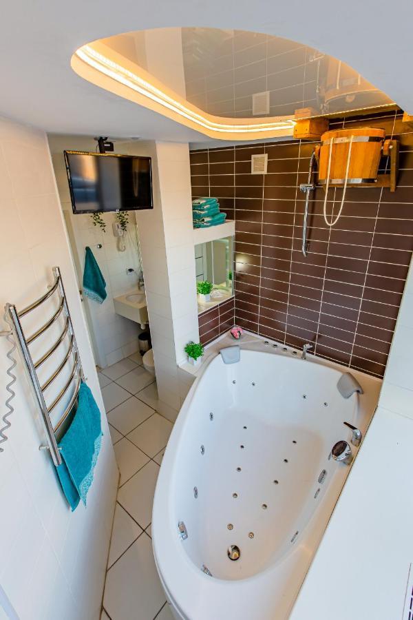 Big Jacuzzi , Sauna , Khreshchatyk apartments Kiew Exterior foto